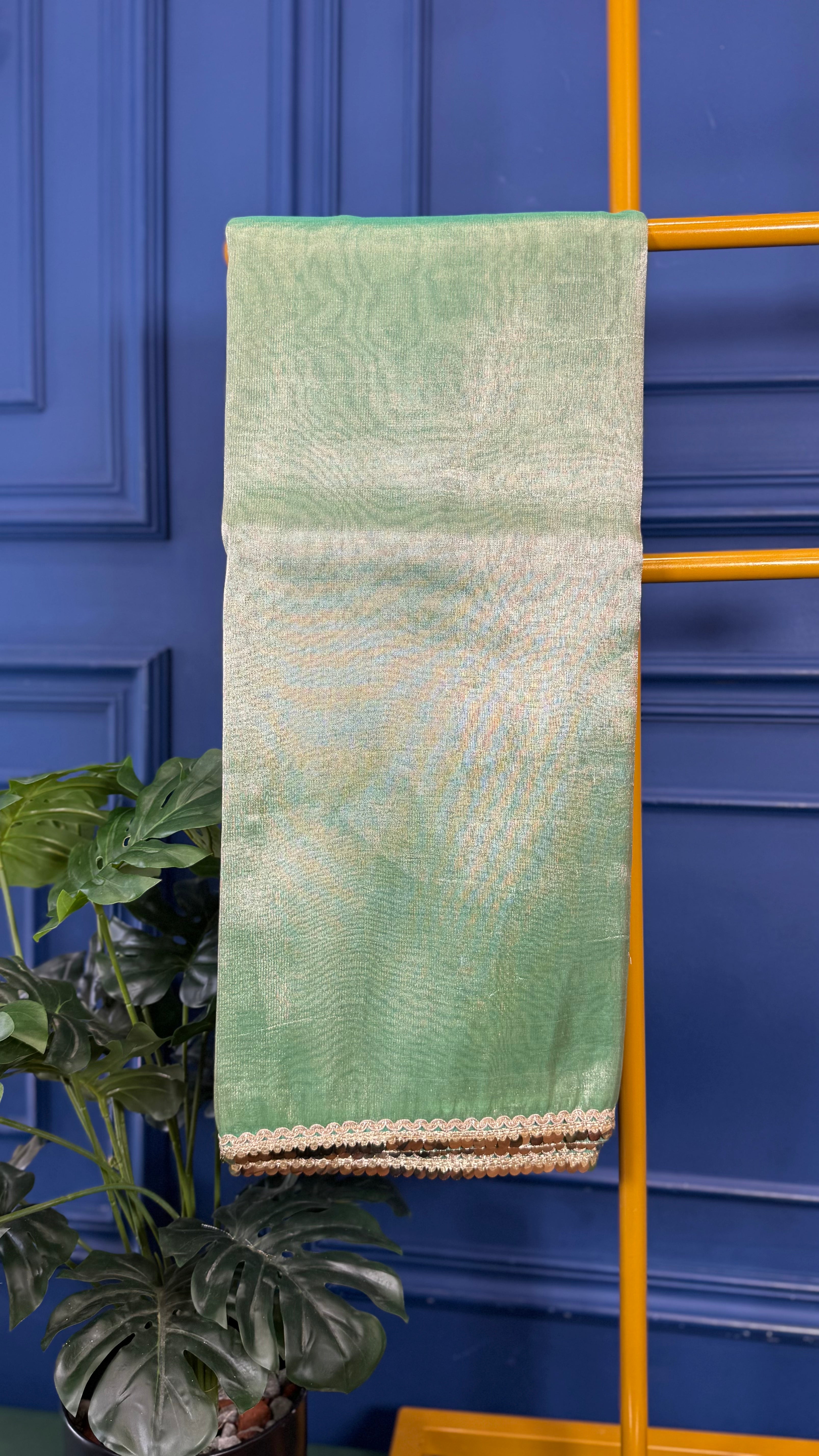Tissue with lace border | AB15704