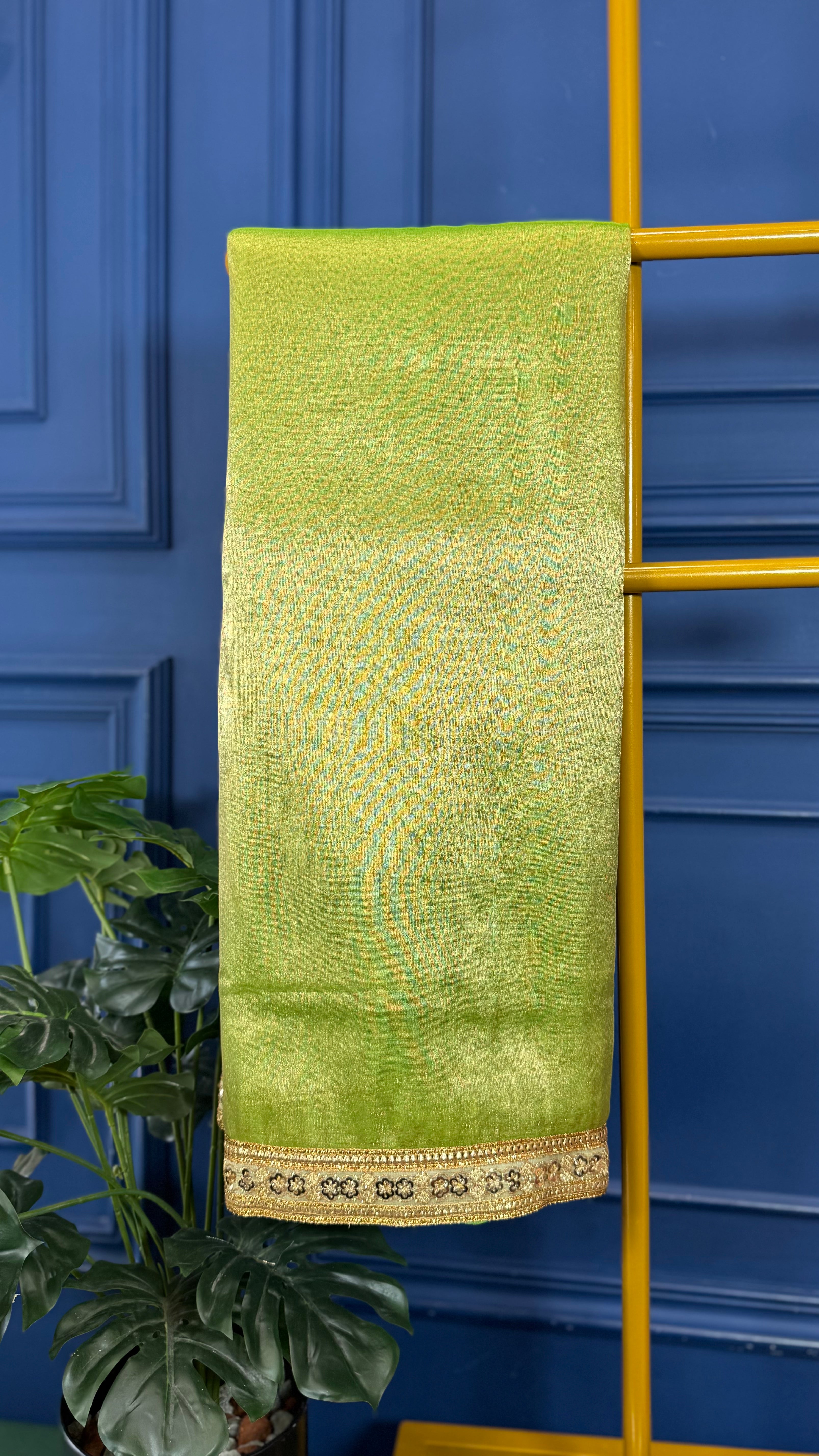 Tissue with lace border | AB15707